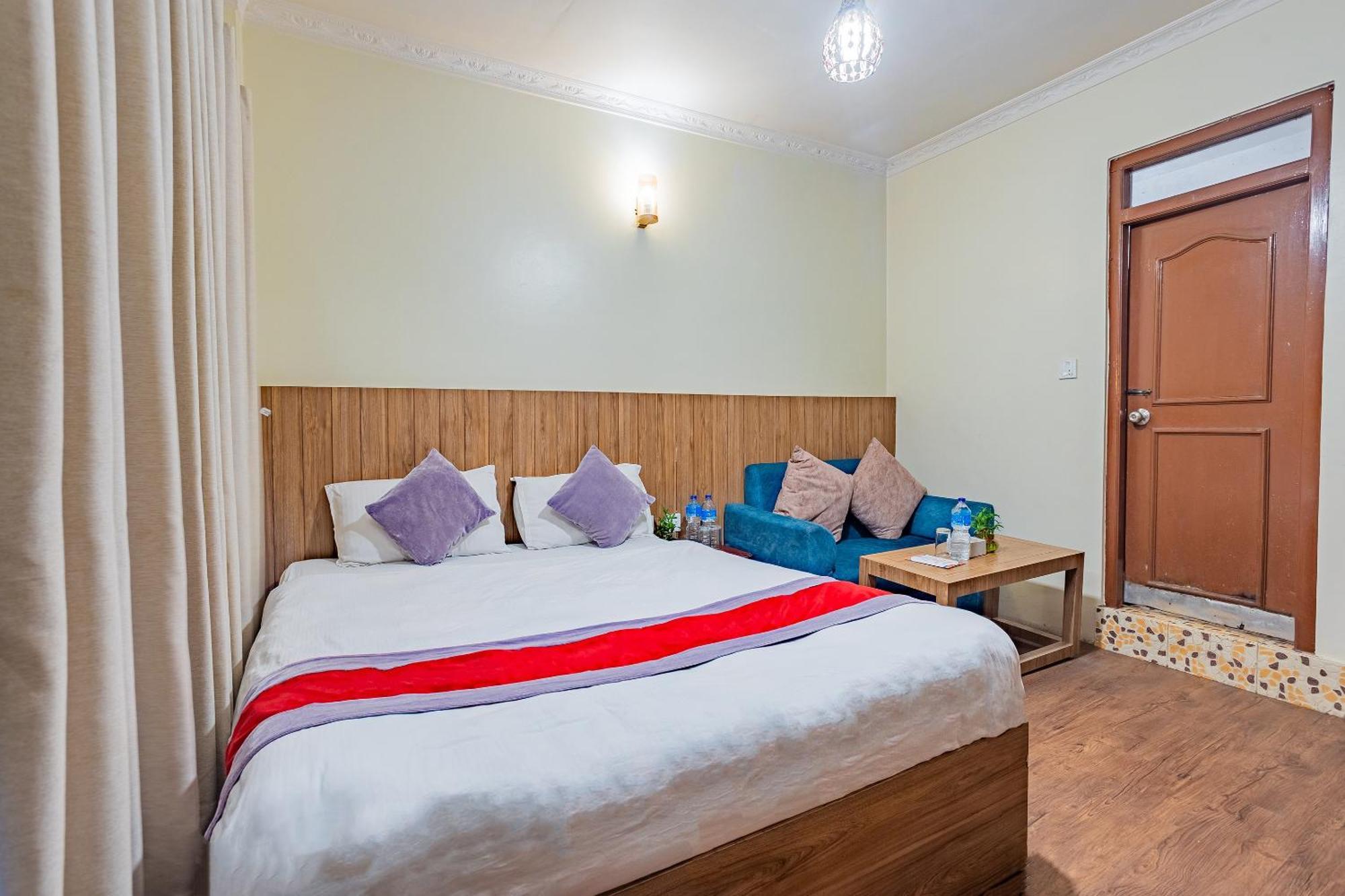 Oyo 821 Hotel Gauri Катманду Екстериор снимка