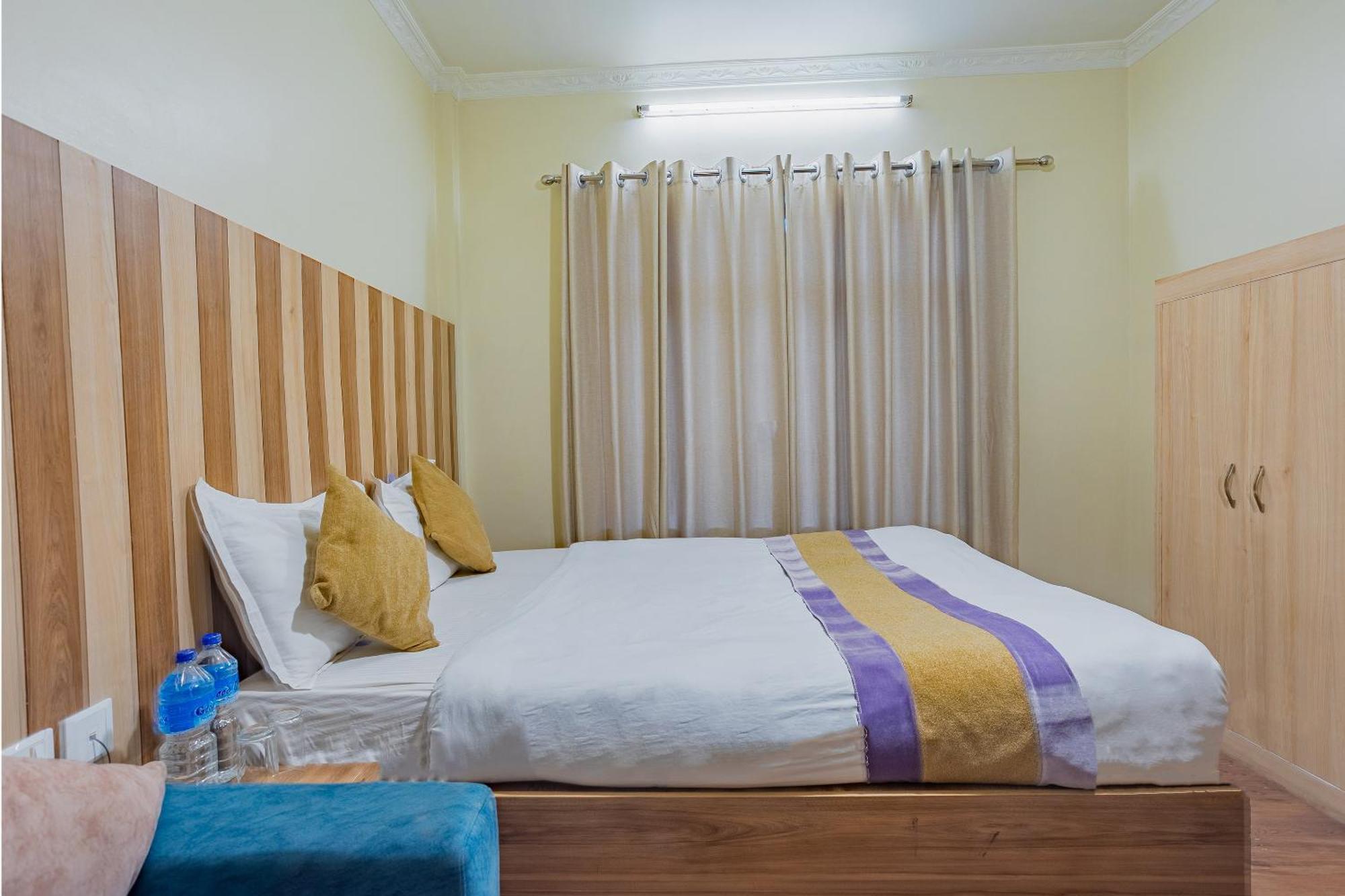 Oyo 821 Hotel Gauri Катманду Екстериор снимка