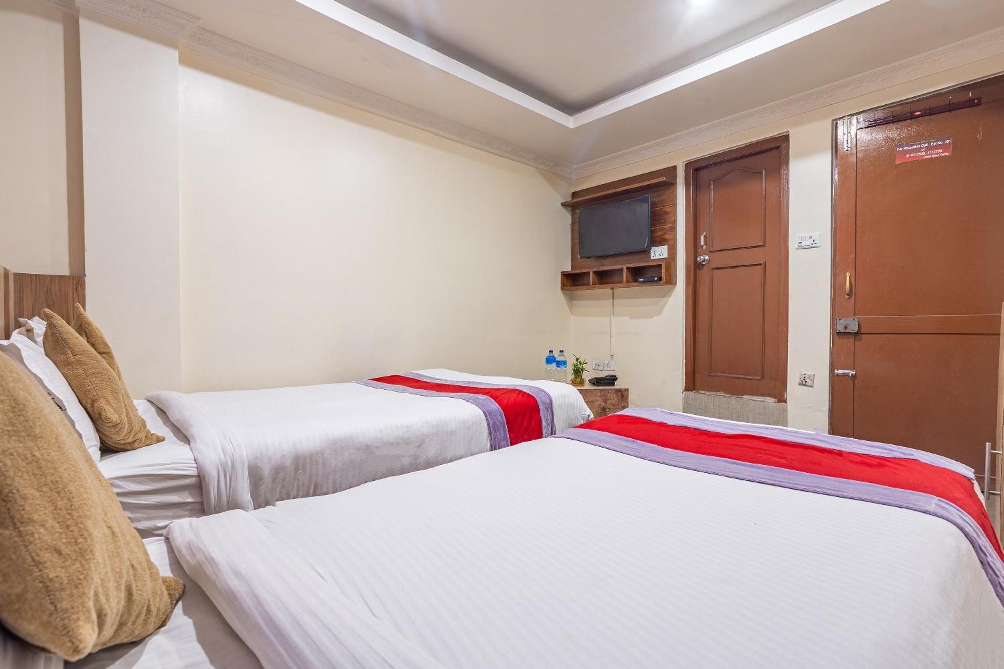 Oyo 821 Hotel Gauri Катманду Екстериор снимка