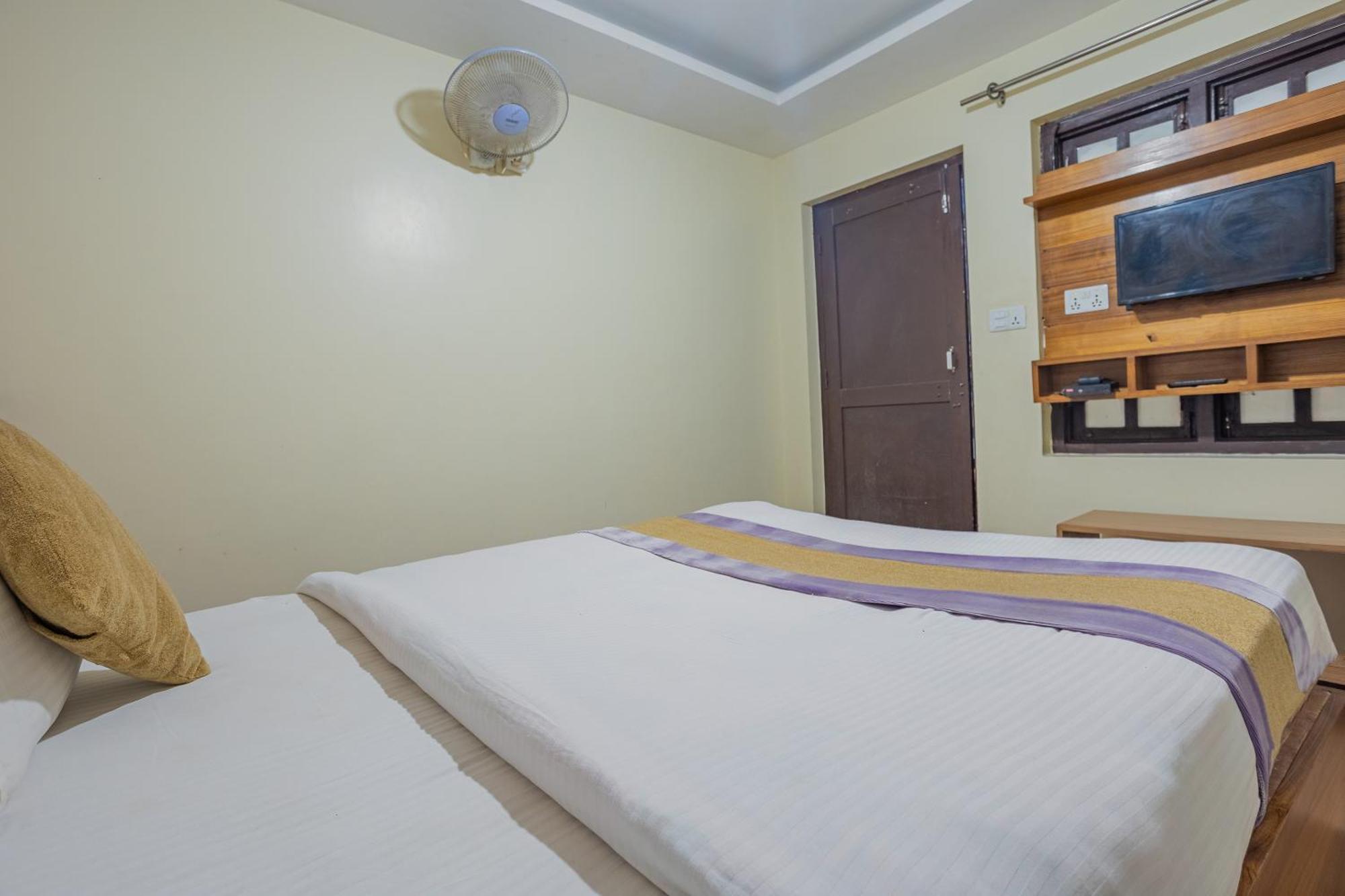 Oyo 821 Hotel Gauri Катманду Екстериор снимка