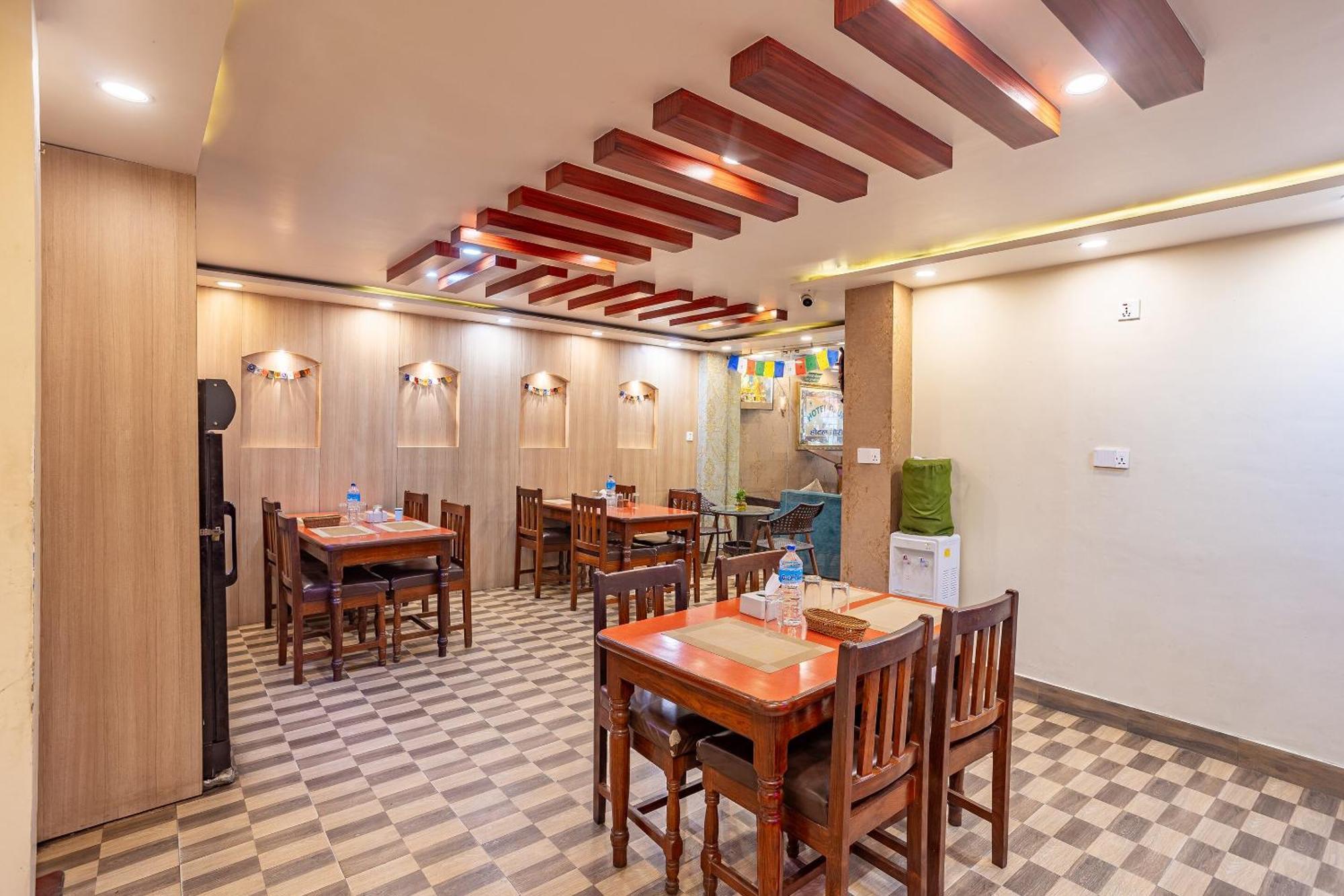 Oyo 821 Hotel Gauri Катманду Екстериор снимка