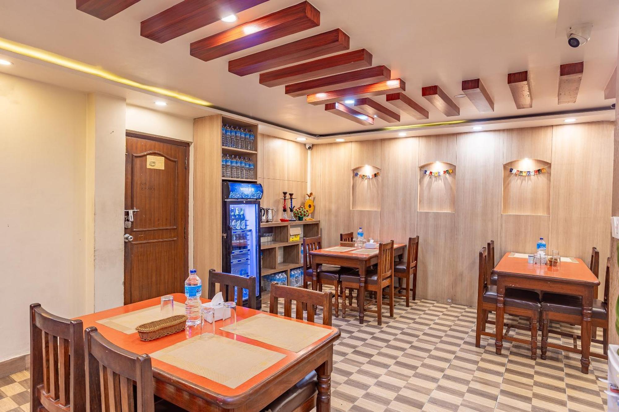 Oyo 821 Hotel Gauri Катманду Екстериор снимка