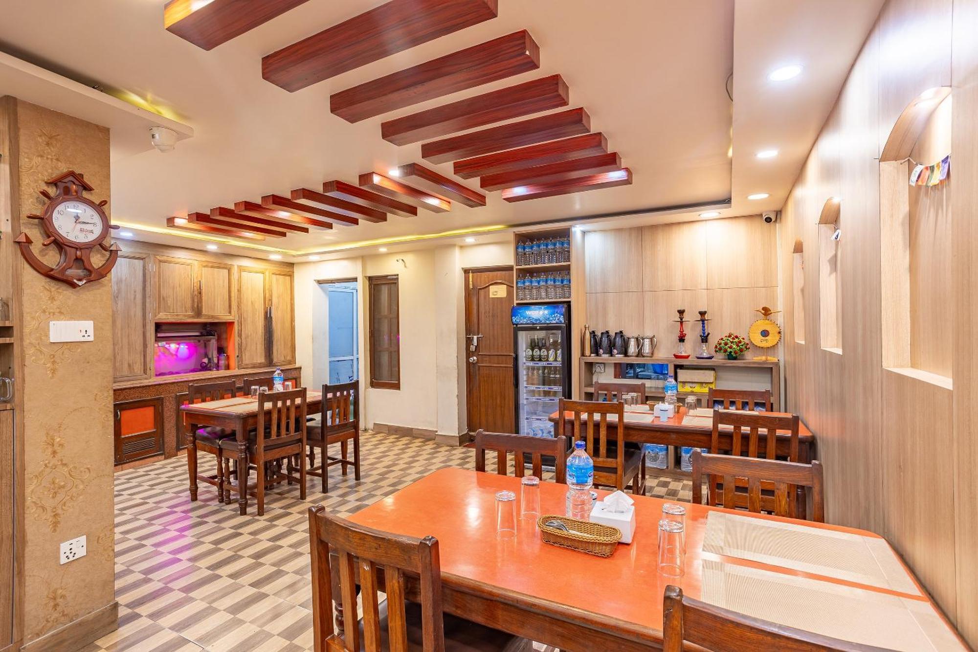 Oyo 821 Hotel Gauri Катманду Екстериор снимка