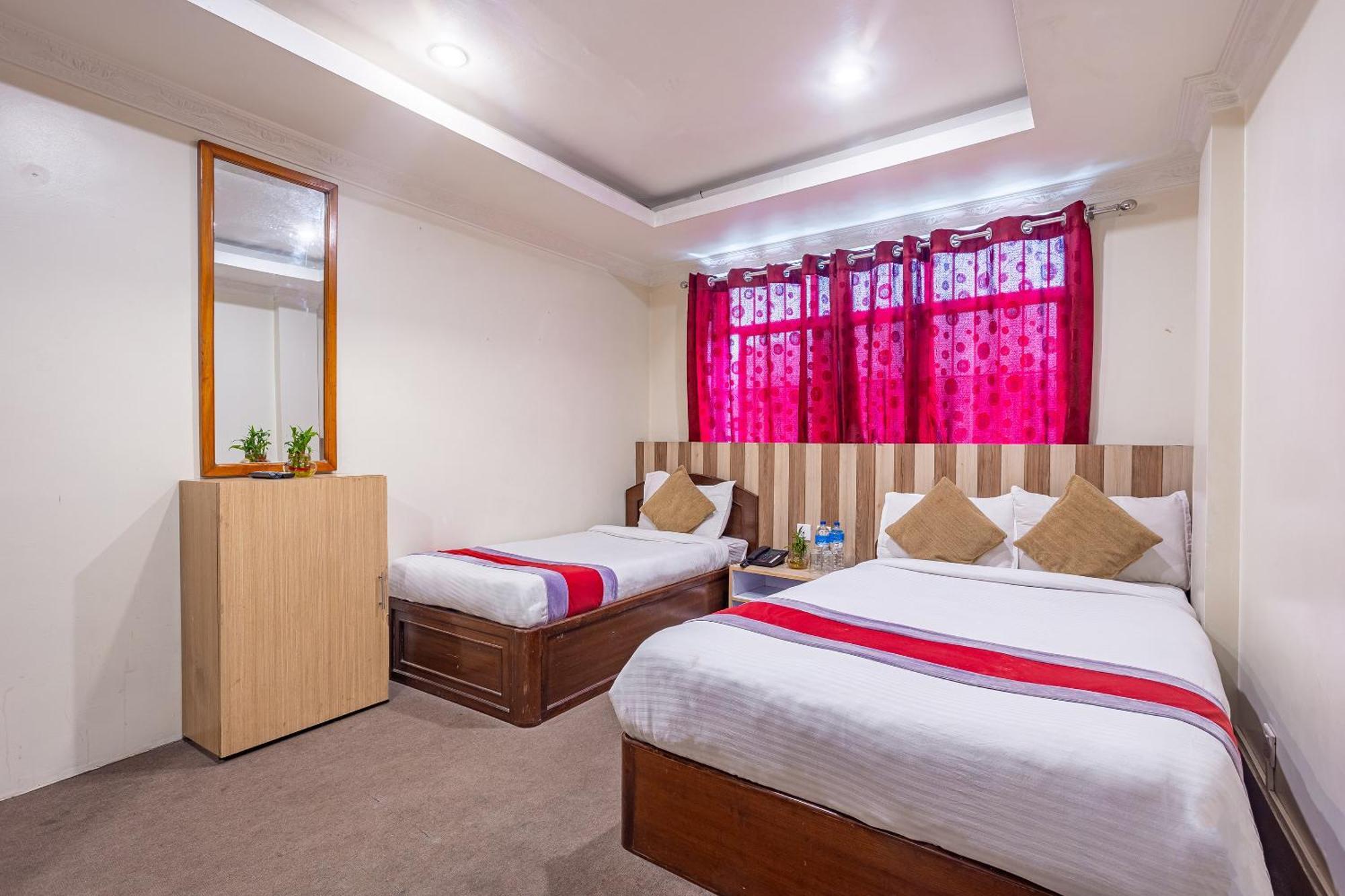 Oyo 821 Hotel Gauri Катманду Екстериор снимка