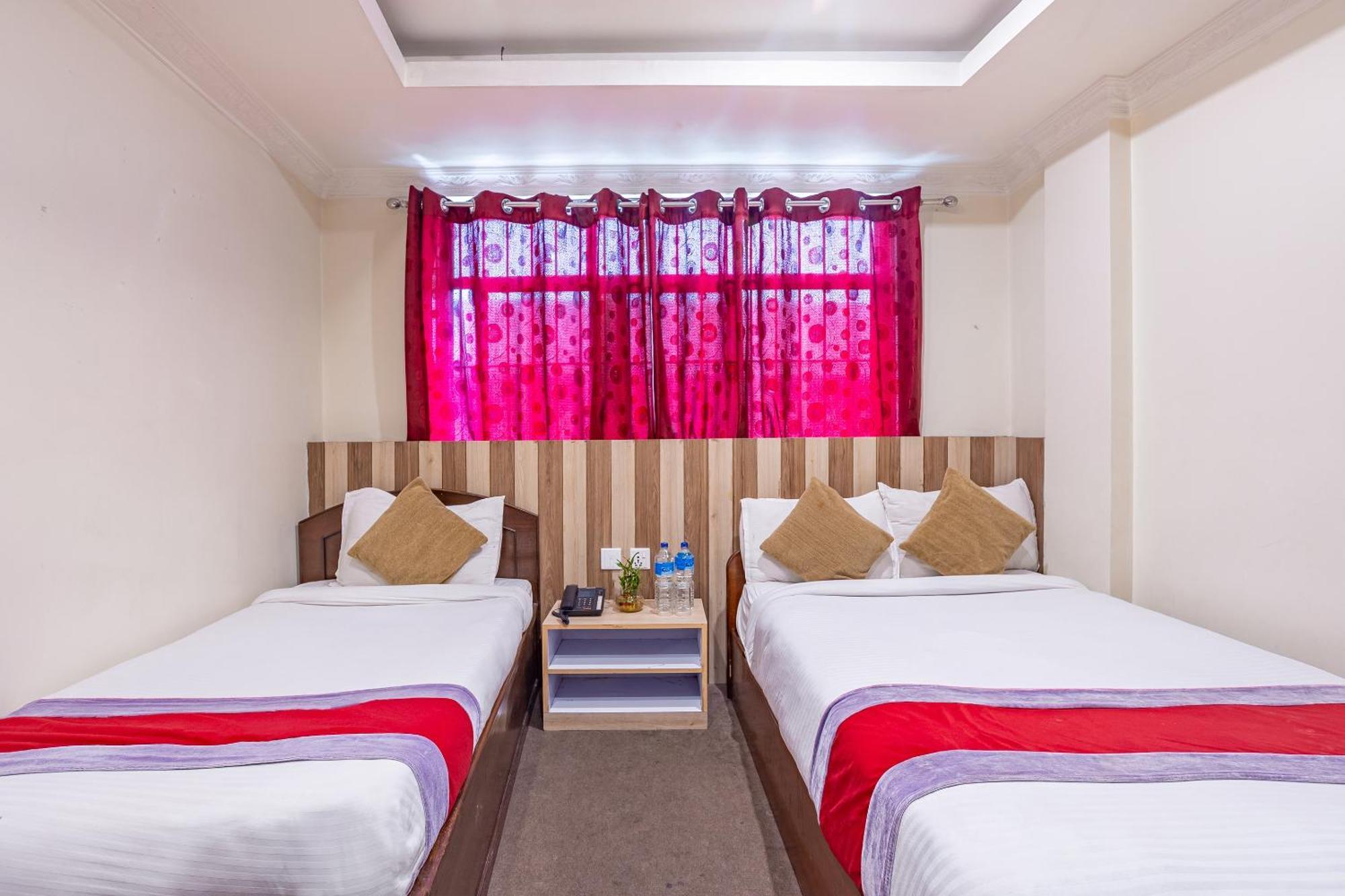 Oyo 821 Hotel Gauri Катманду Екстериор снимка